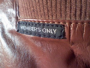 800px-MEMBERS_ONLY_jacket_tag